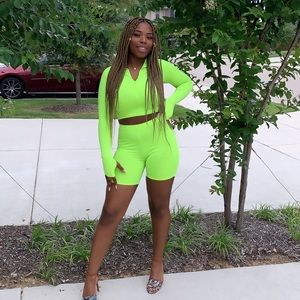 Meet your Posher, Tishani